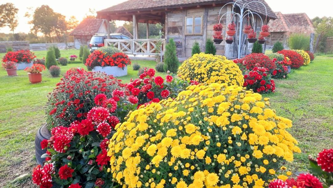 Hotel Etno Selo Eden Zeravacki Potok Zewnętrze zdjęcie